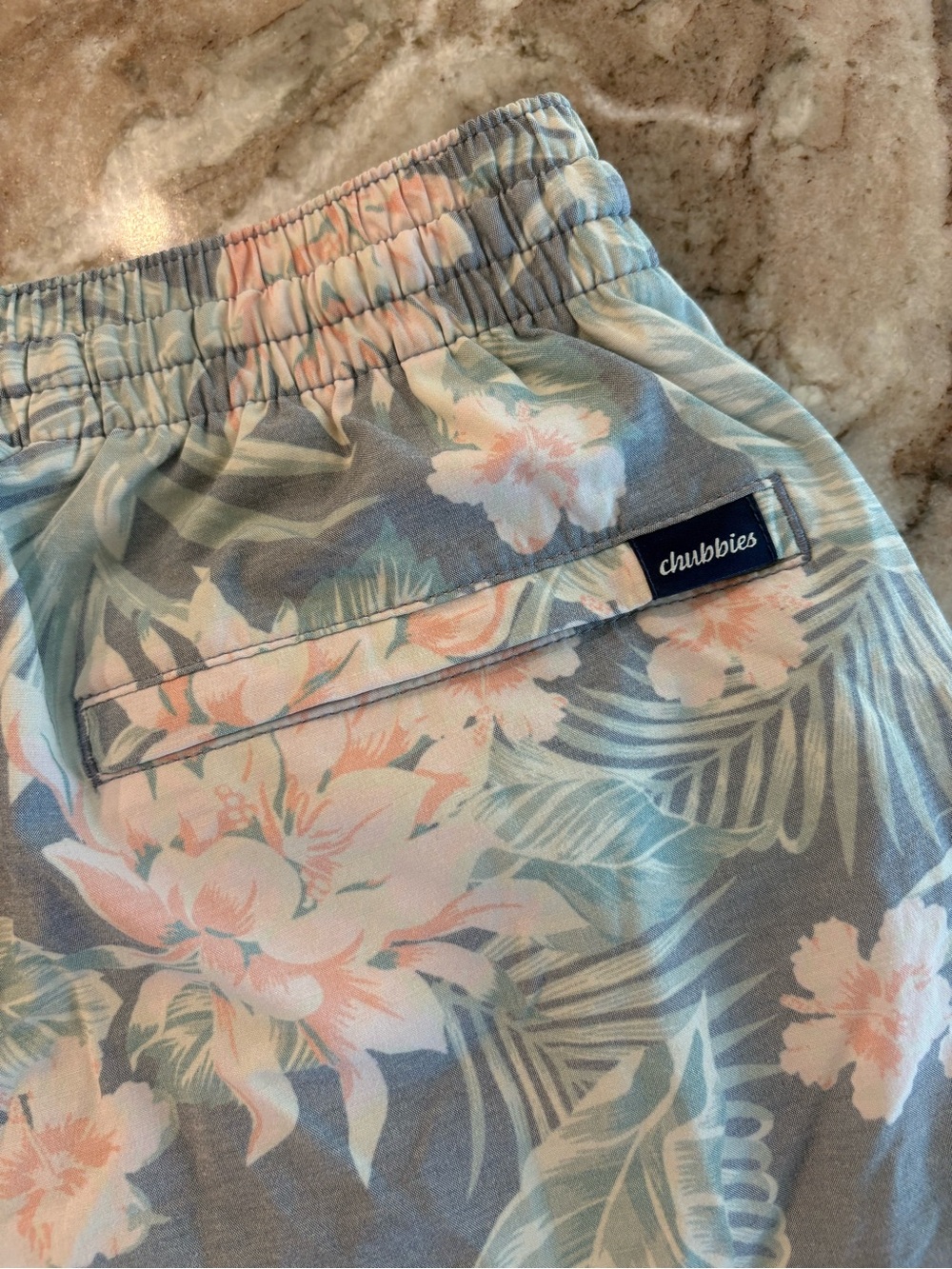 Chubbies Men's Tropical Floral Swim 5.5” Shorts in Light Blue Small Lined - Picture 4 of 8